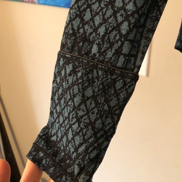 Lululemon athletic top - Picture 2 of 3